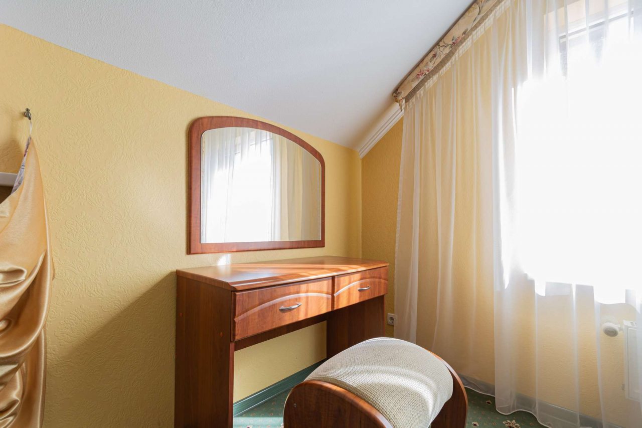 Тюль в номере.