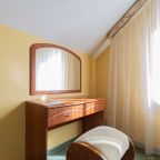 Тюль в номере.