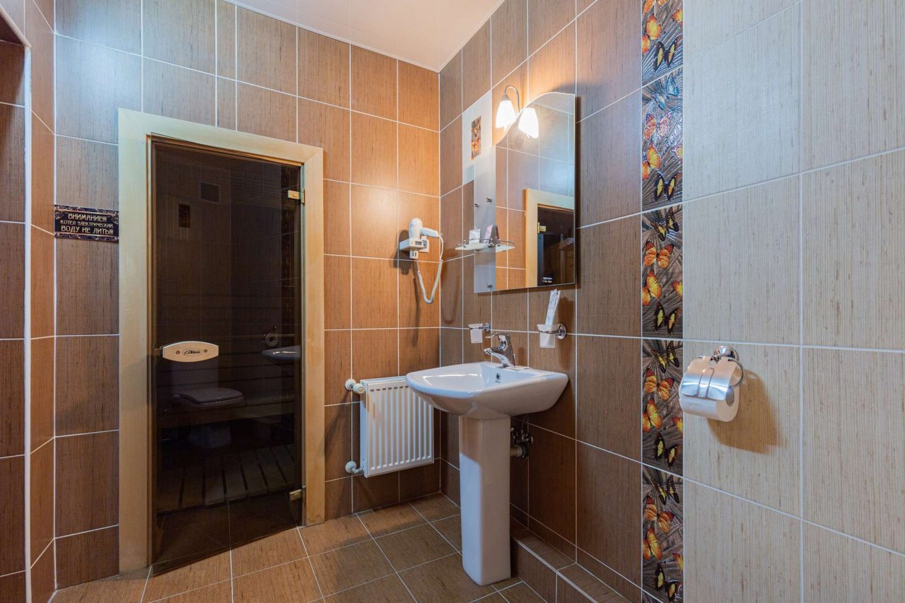 Раковина в ванной комнате.