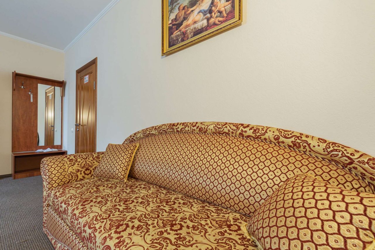 Тапочки  в номере.