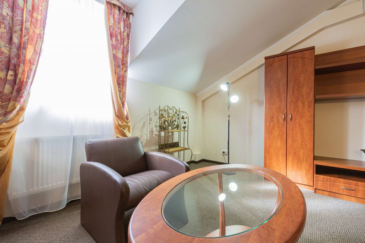 Журнальный столик.