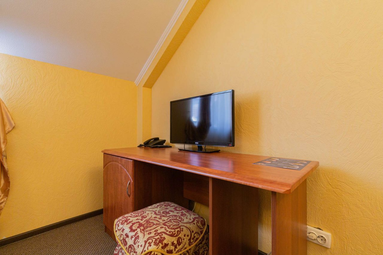 Телефон в номере.