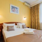 Прикроватные тумбочки.