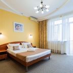 Двухспальная кровать.