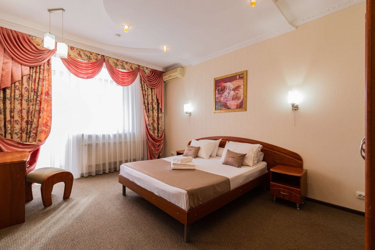 Освещение на стене.