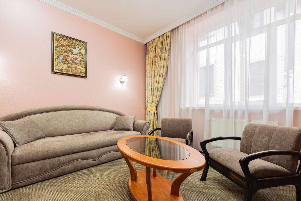 Стильный диван.