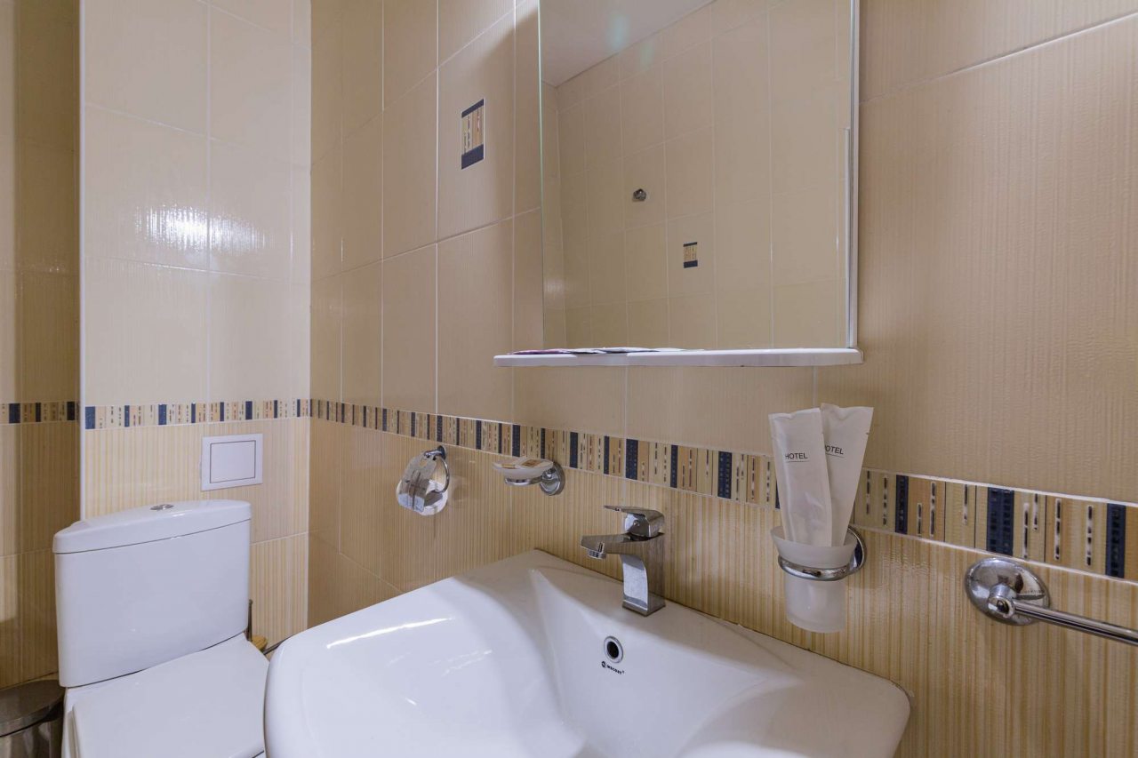 Зеркало в ванной.