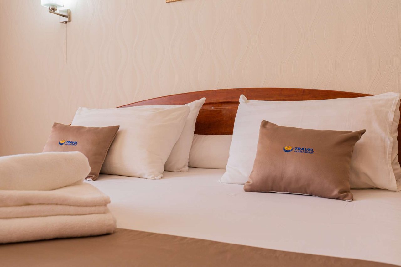 Стильные подушки.