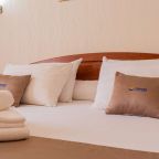 Стильные подушки.