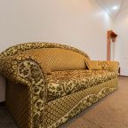 Диван  в номере.