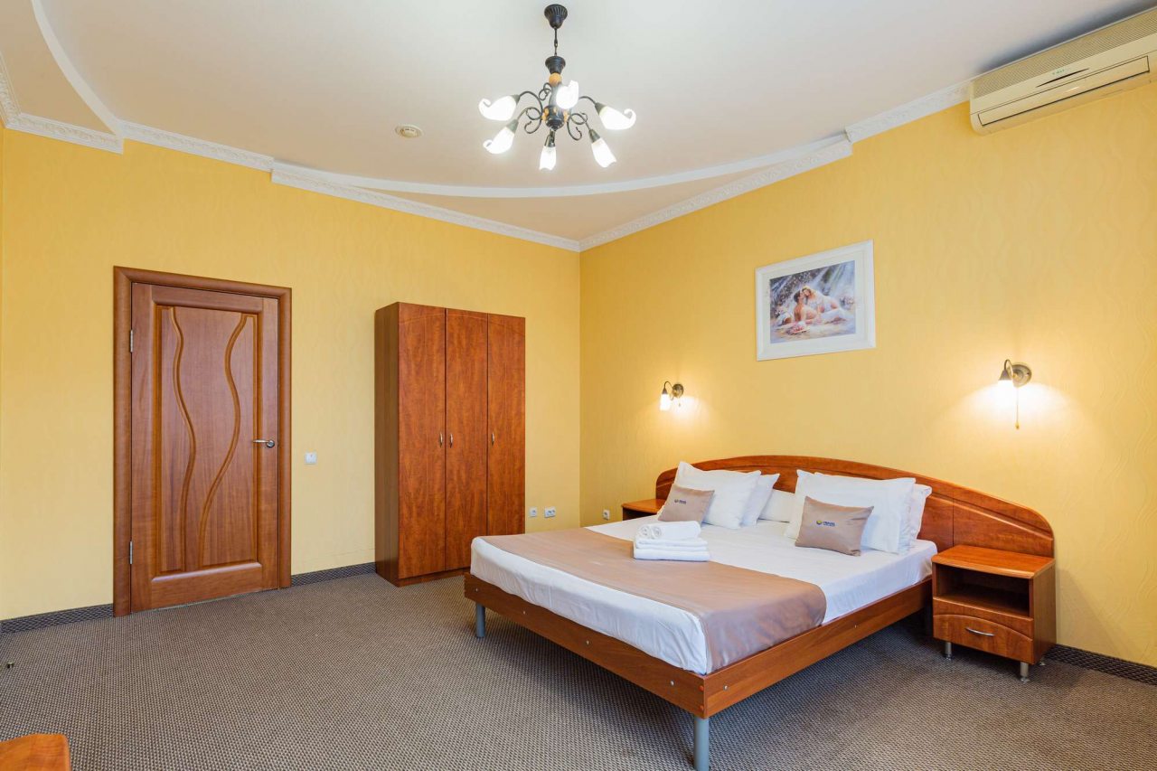 В номере есть шкаф.