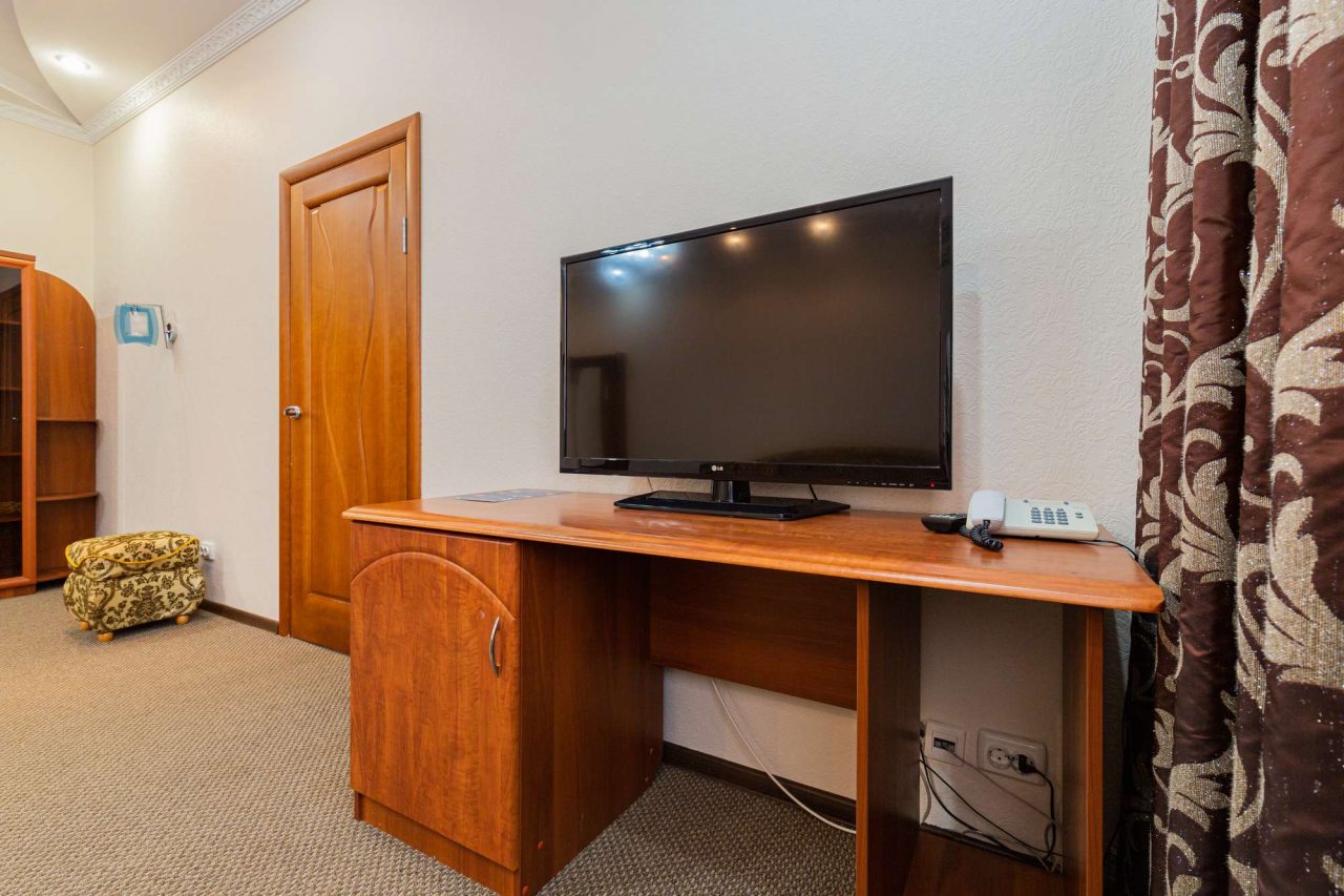 В номере есть телефон.