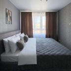 Апартаменты (Лофт), Апартаменты Your Place на Героев-Разведчиков 8к4