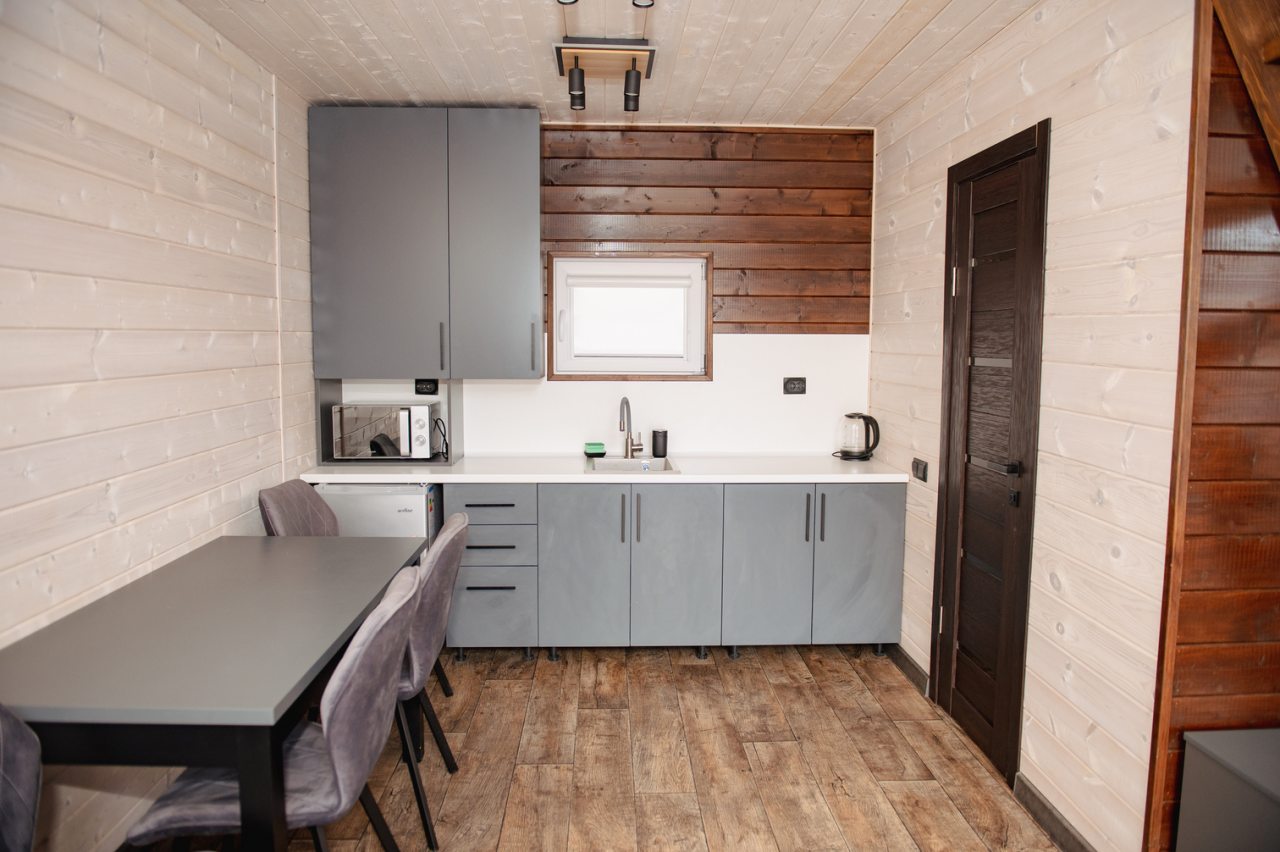 Кухонная зона в каждом домике.