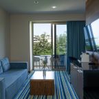 Полулюкс (JSUT), Отель HIDENS Hotel