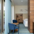 Полулюкс (JSUT), Отель HIDENS Hotel