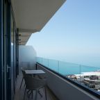 Полулюкс (JSUT), Отель HIDENS Hotel