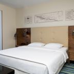 Полулюкс (JSUT), Отель HIDENS Hotel