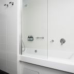 Полулюкс (JSUT), Отель HIDENS Hotel