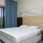 Люкс (LUXE), Отель HIDENS Hotel