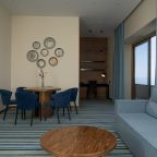 Люкс (LUXE), Отель HIDENS Hotel