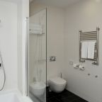 Люкс (LUXE), Отель HIDENS Hotel