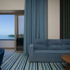 Люкс (LUXE), Отель HIDENS Hotel