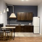 Кухонная зона с электрической плитой