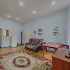 Семейный (Двухкомнатный со своим санузлом и видом на Невский проспект), Апартаменты Абажур