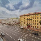 Семейный (Двухкомнатный со своим санузлом и видом на Невский проспект), Апартаменты Абажур