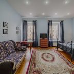 Семейный (Двухкомнатный со своим санузлом и видом на Невский проспект), Апартаменты Абажур