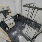 Семейный (Двухкомнатный со своим санузлом и видом на Невский проспект), Апартаменты Абажур