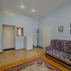 Семейный (Двухкомнатный со своим санузлом и видом на Невский проспект), Апартаменты Абажур