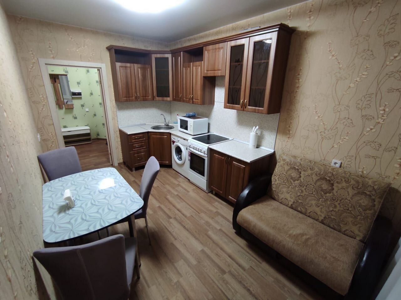 Апартаменты (Квартира на улице Радужная, 13), Апартаменты в Спутнике