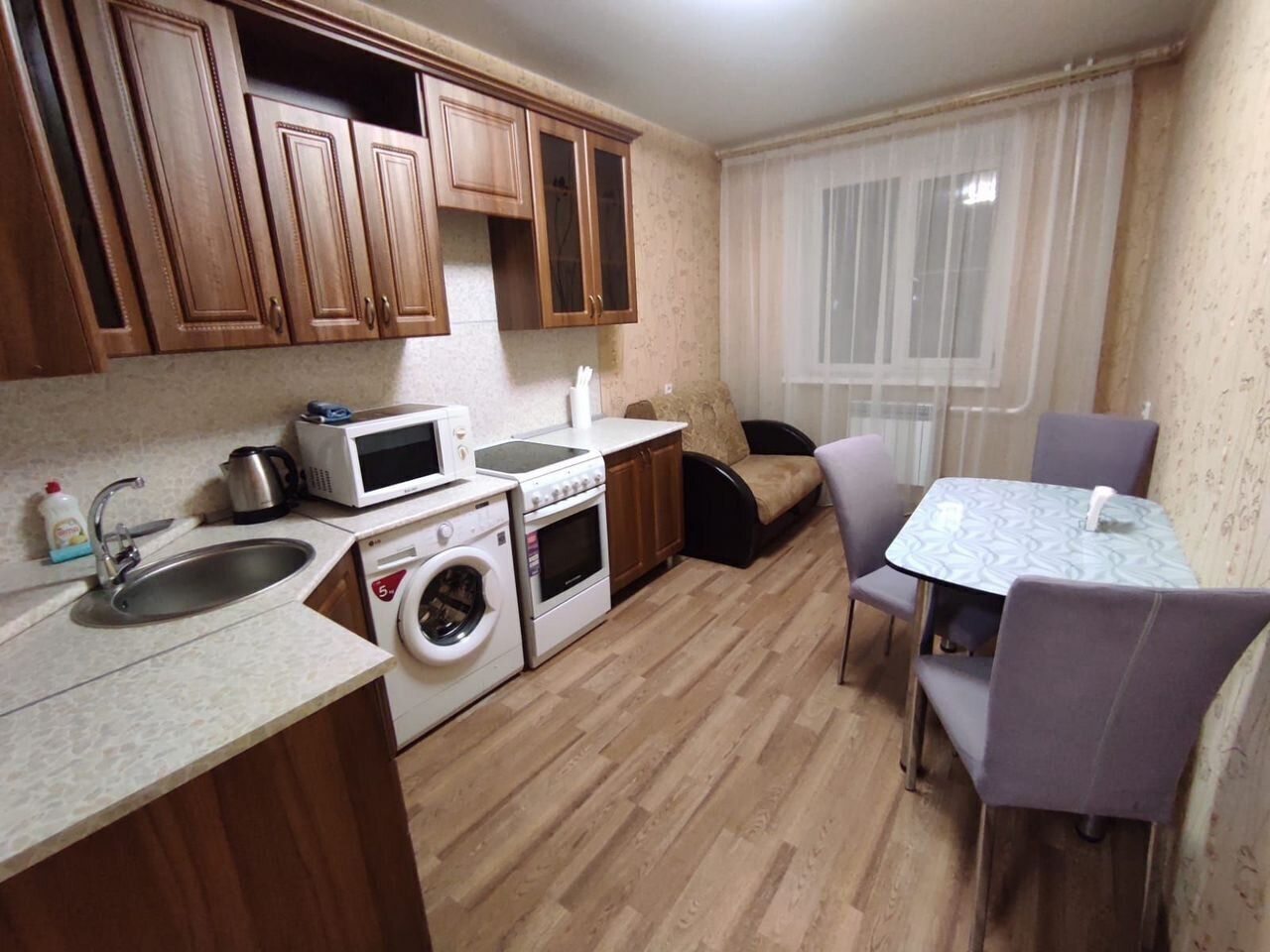 Апартаменты (Квартира на улице Радужная, 13), Апартаменты в Спутнике