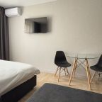 Стол и стулья