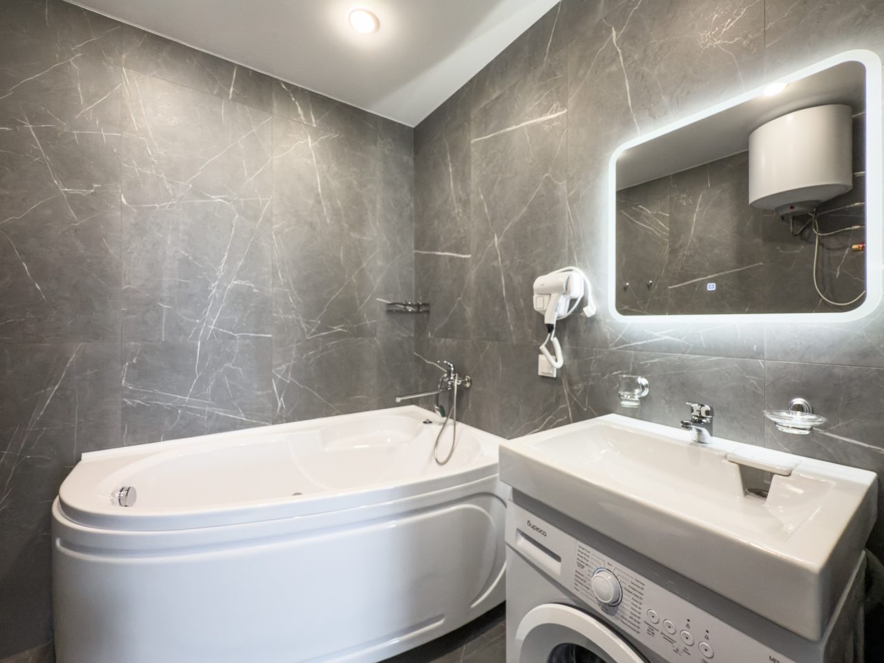 Полулюкс (Трёхместный с джакузи), Апарт-отель Гостиниц.NET на Закаменском