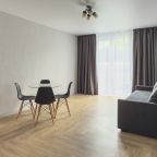 Стол и стулья, диван двухспальный