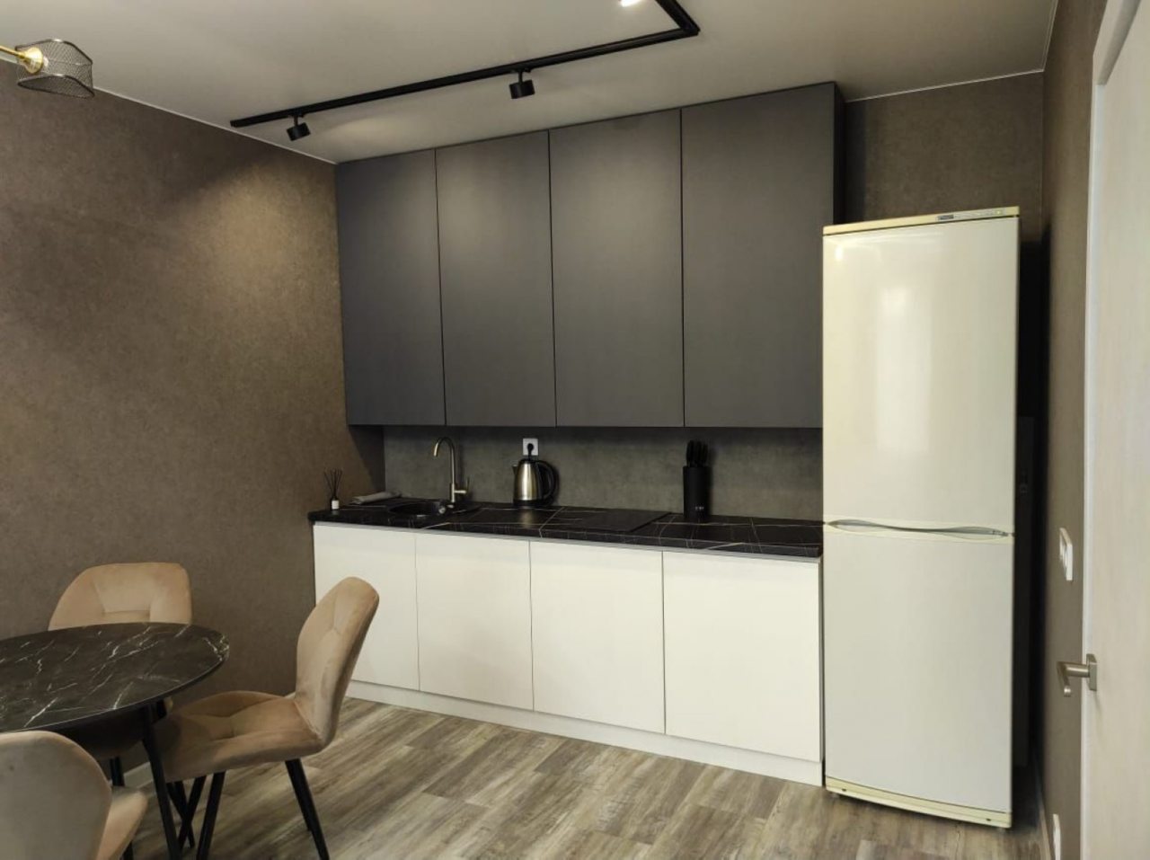 Апартаменты (Квартира на улице Стасова, 2А), Апартаменты В ЖК Зеландия