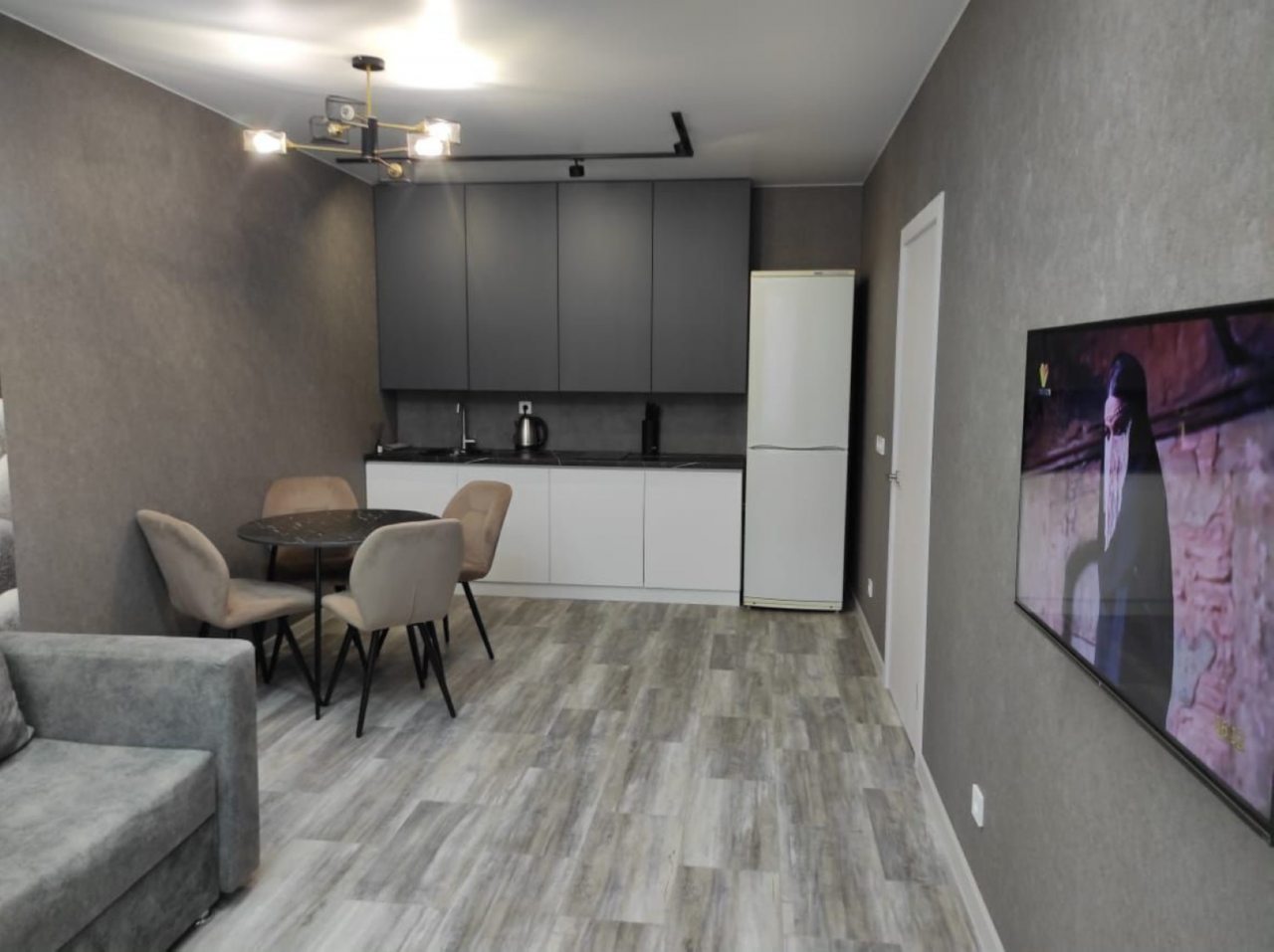 Апартаменты (Квартира на улице Стасова, 2А), Апартаменты В ЖК Зеландия