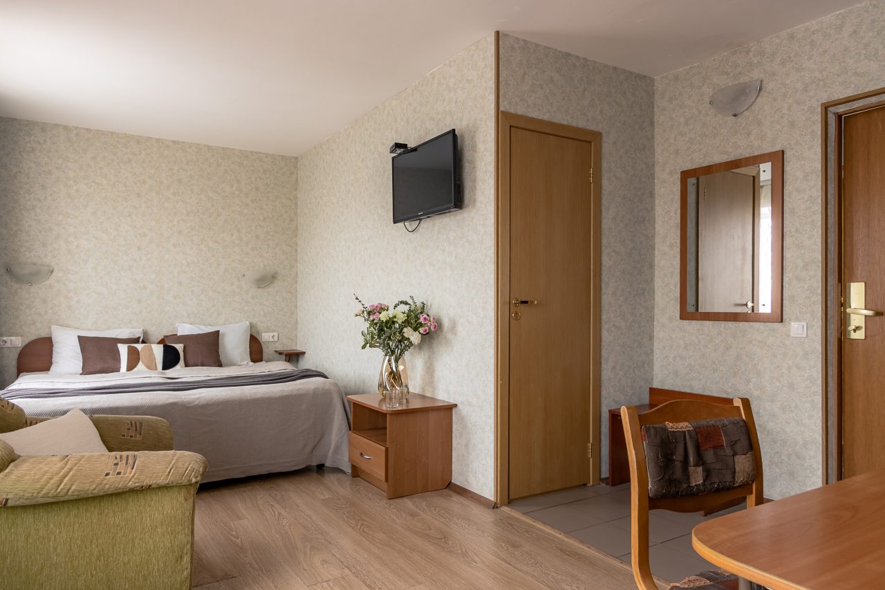 Трёхместный и более (Семейный двухкомнатный номер), Отель Номера на Курской