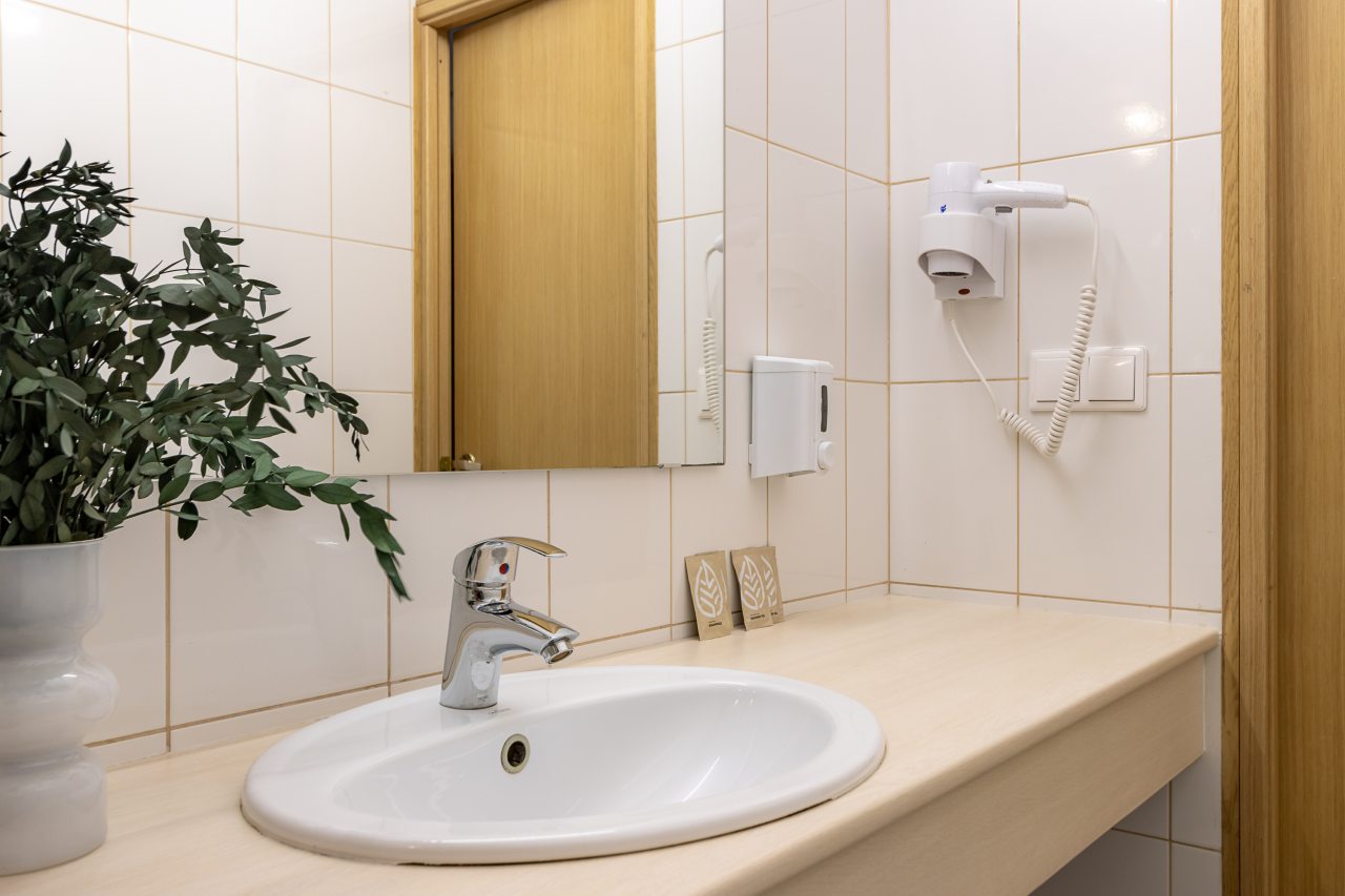 Трёхместный и более (Семейный двухкомнатный номер), Отель Номера на Курской