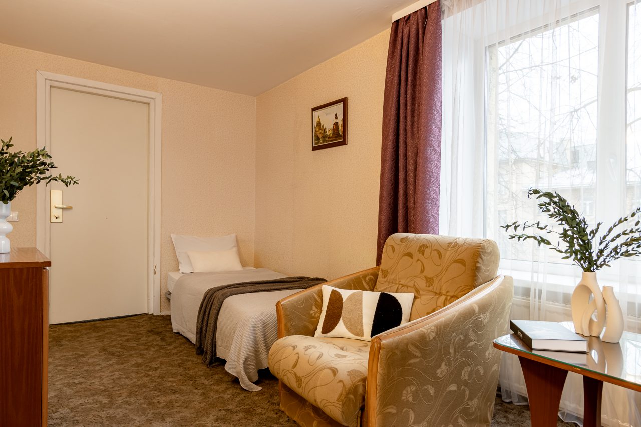 Полулюкс, Отель Номера на Курской