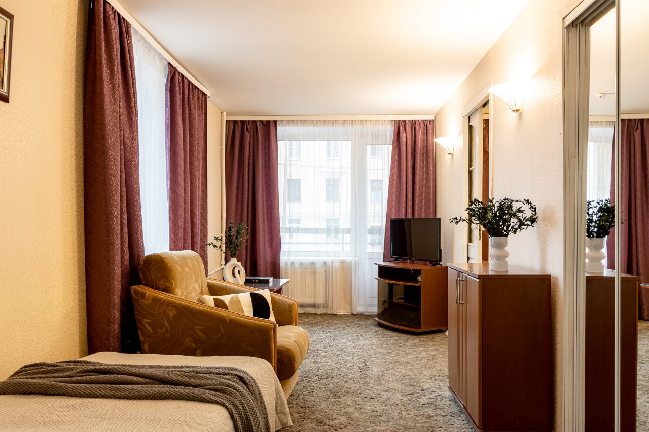 Полулюкс, Отель Номера на Курской