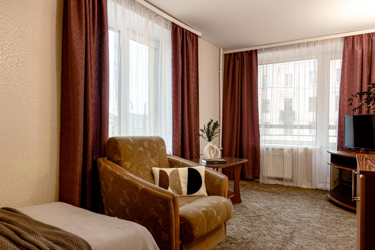 Полулюкс, Отель Номера на Курской