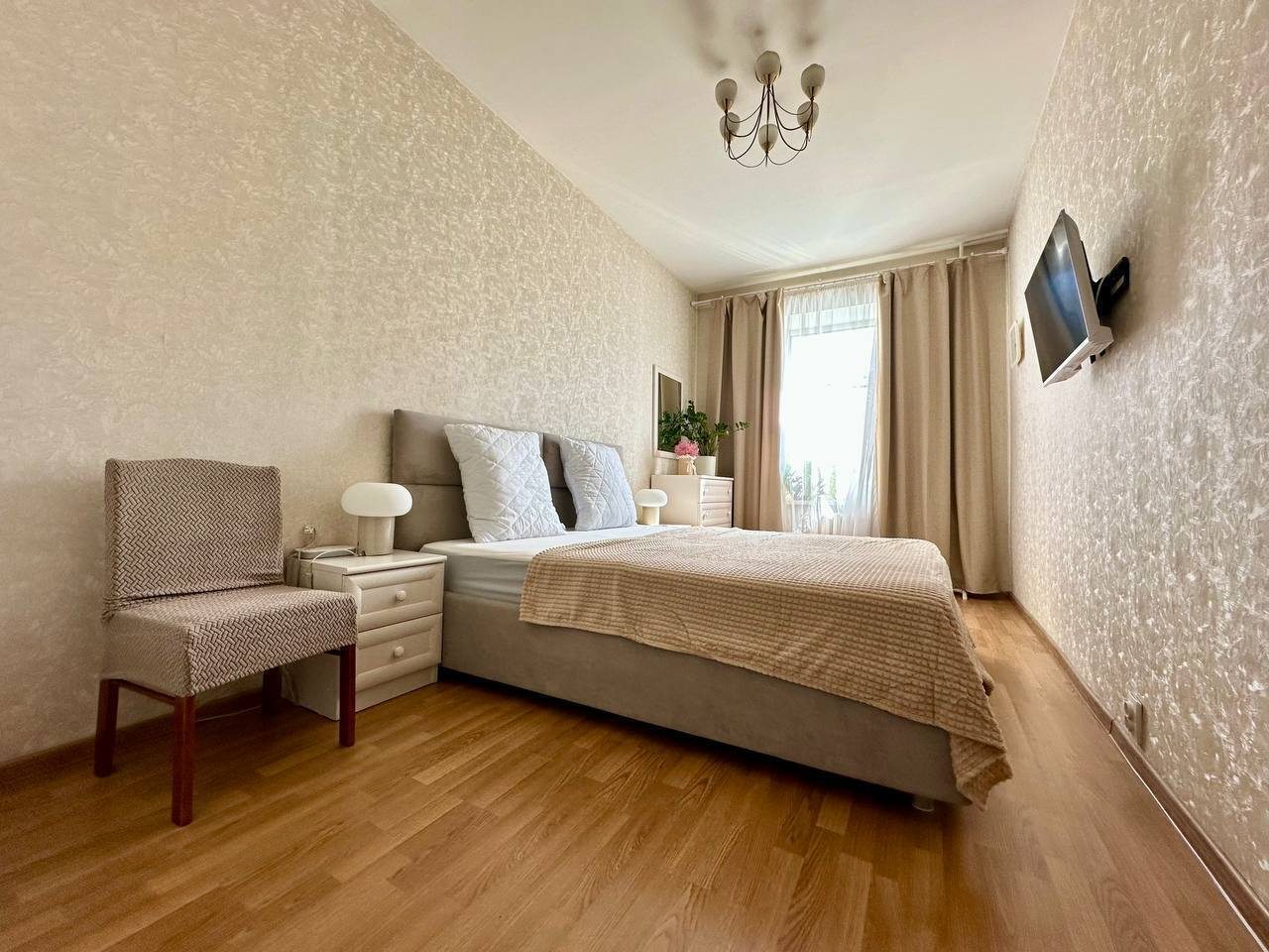 Трёхместный и более (Апартаменты на Невском), Апартаменты на Невском