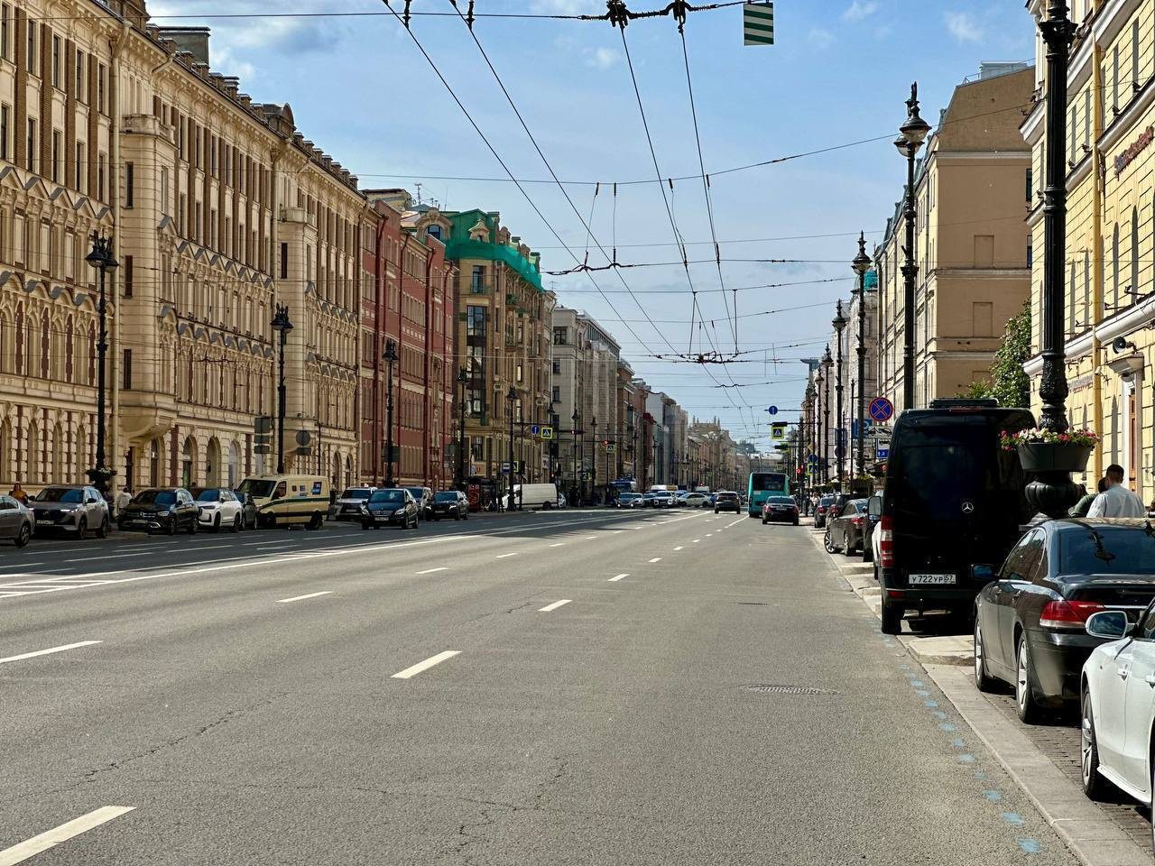 Трёхместный и более (Апартаменты на Невском), Апартаменты на Невском