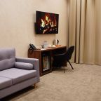 Имеется мягкий диван