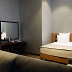 Вся мебель гармонично балансирует друг с другом