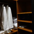 Отдельная гардеробная с сейфом